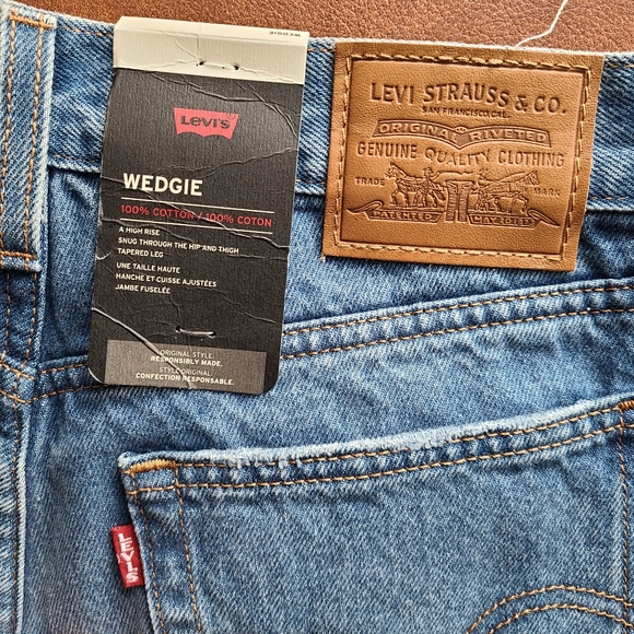 Levi's Wedgie Fit High Rise Tapered Leg Icon Fit 26 - Picture 5 of 8